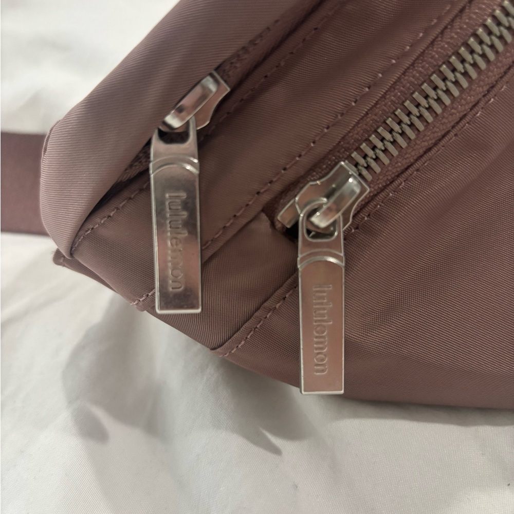 Lululemon City Adventurer Belt Bag 2.5L Crossbody Mauve Brand New With Tags - Picture 3 of 14